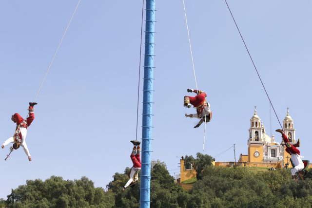 Habrá protocolo para evitar la muerte de voladores en México