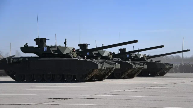 Tanques rusos «Armata» de última generación entran en operación para disparar contra posiciones ucranianas