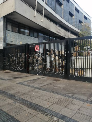 Estudiantes del Instituto Nacional iniciaron toma indefinida: Piden mejoras en infraestructura así como peticiones sobre salud mental