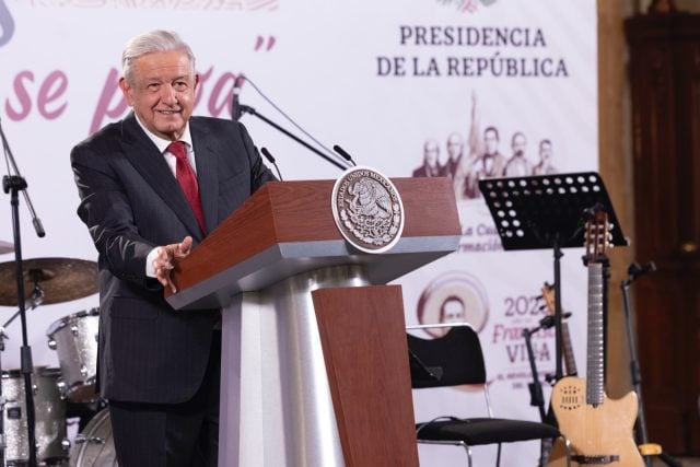 AMLO celebra a las madres con concierto en la mañanera