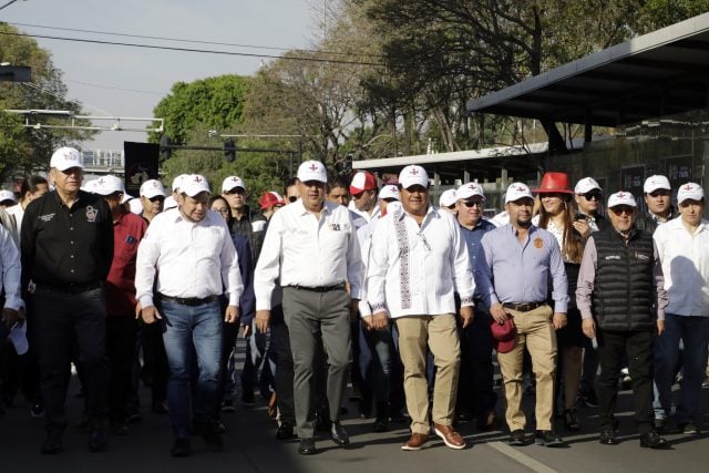 Gobernador Céspedes encabeza marcha por el Día del Trabajo en Puebla