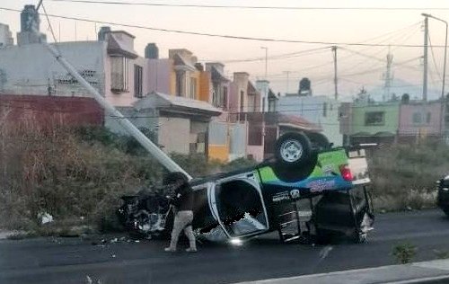 Otro accidente vial de una patrulla de la SSC; quedó volcada