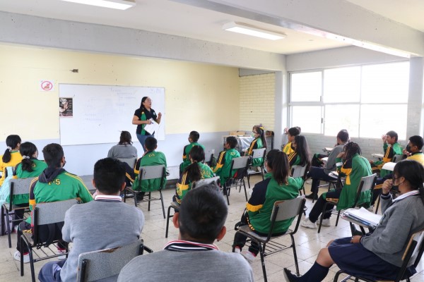 Buscan 11 mil maestros poblanos asignación de escuela tras evaluación