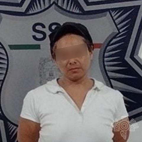 Policías estatales detienen a mujer narcomenudista en Centro de Puebla