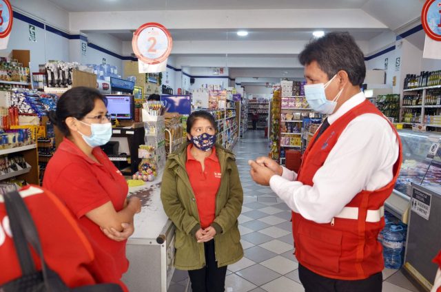 Multan a 11 supermercados de la cadena Walmart  por imponer multifuncionalidad a trabajadores operadores de tienda