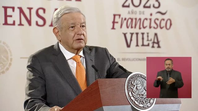 Reclama AMLO por no considerar delito grave el robo de combustibles