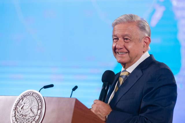 AMLO resalta unidad en Morena, insta a oposición a seguir el ejemplo