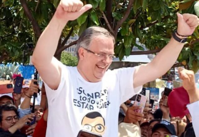 Marcelo Ebrard presenta su renuncia al presidente López Obrador