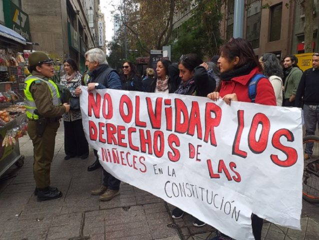 Organizaciones se manifestaron por derechos de la niñez en la Constitución