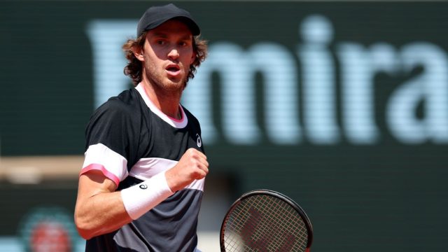 Jarry pasa a octavos en el ATP 500 de Halle tras imponerse a Moutet