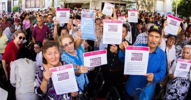 Pensión para adultos mayores, derecho ciudadano: AMLO