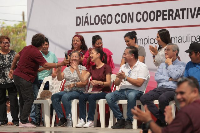 Sheinbaum escucha inquietudes de pescadores del Golfo de México