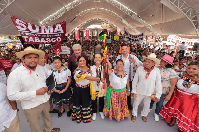 Sheinbaum visita el «epicentro» de la Cuarta Transformación