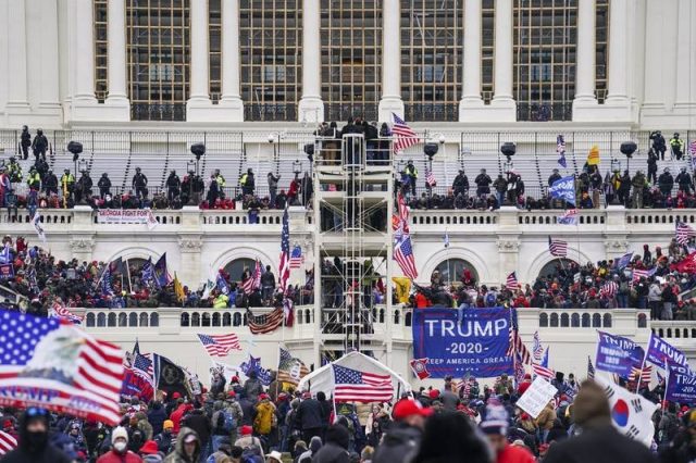 Trump tiene que declarar por el asalto al Capitolio