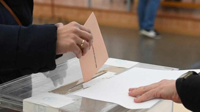 Complejo resultado en España: el PP consigue más diputados pero la derecha no tiene mayoría para gobernar