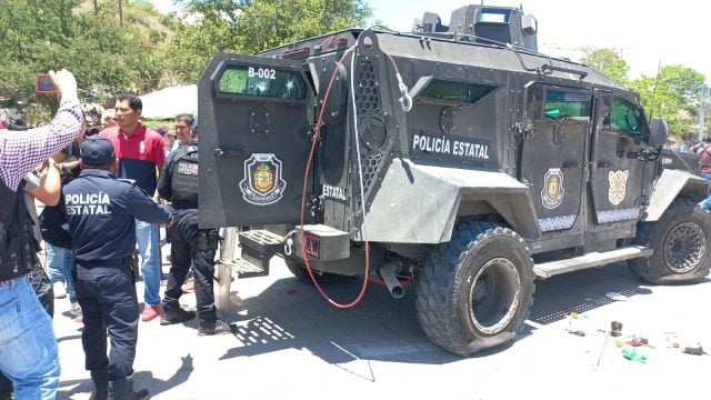 Chilpancingo: acuerdan liberar a policías retenidos y quitar bloqueo