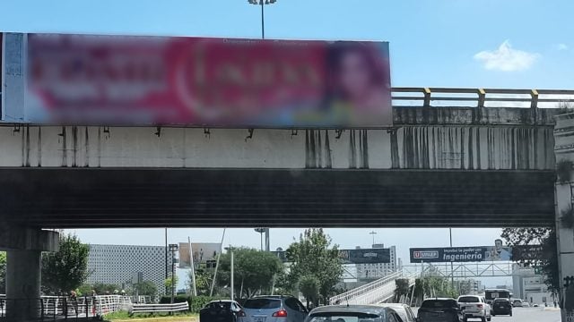 Retiran 19 anuncios con publicidad sexista en vialidades de Puebla