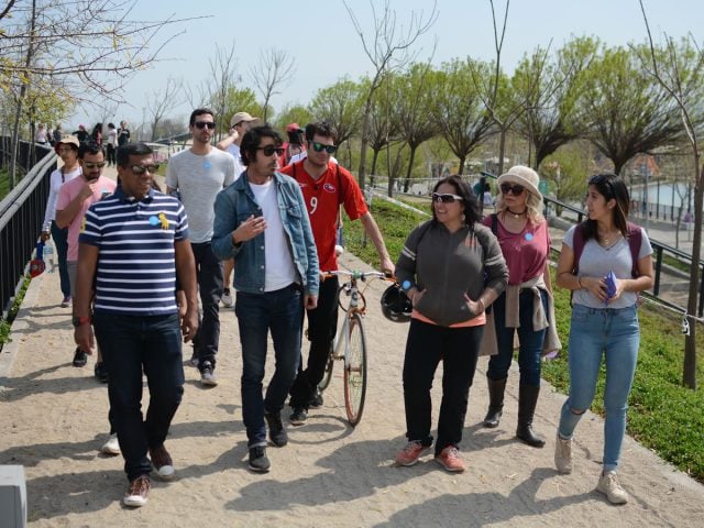 Santiago Champurria: Un recorrido urbano en torno a las identidades del centro cívico de la capital