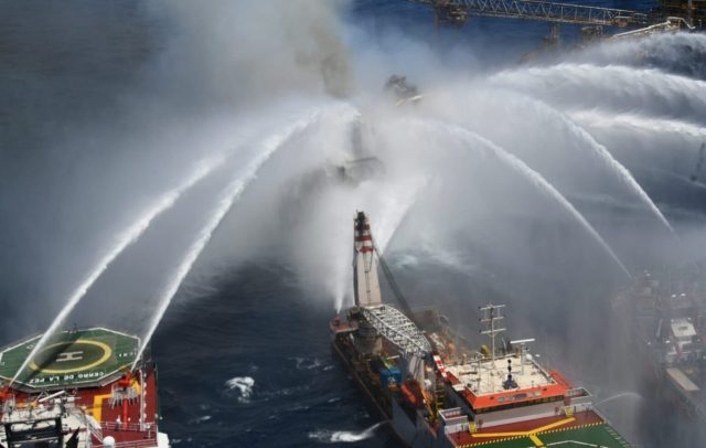 Pemex confirma dos muertos por incendio en plataforma en Campeche