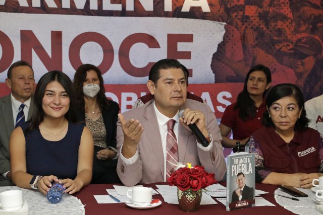 Alejandro Armenta se deslinda de ‘cucharear’ encuestas