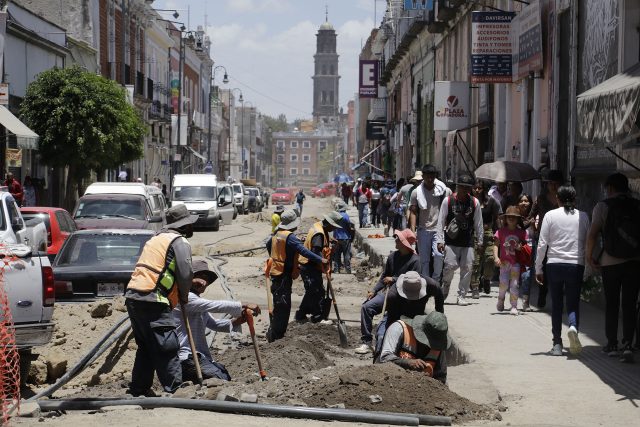 Exige Morena al Ayuntamiento poblano señalética en obras del Centro