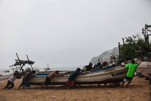 Huracán Beatriz se degrada a tormenta tropical