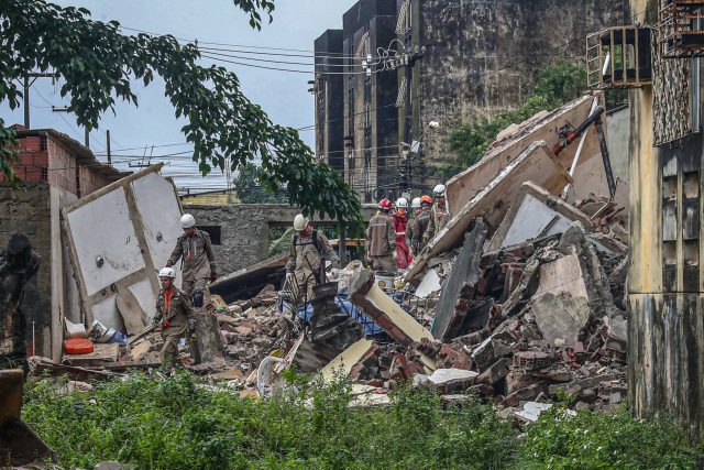 Suman 11 muertes en Brasil por desplome de edificio