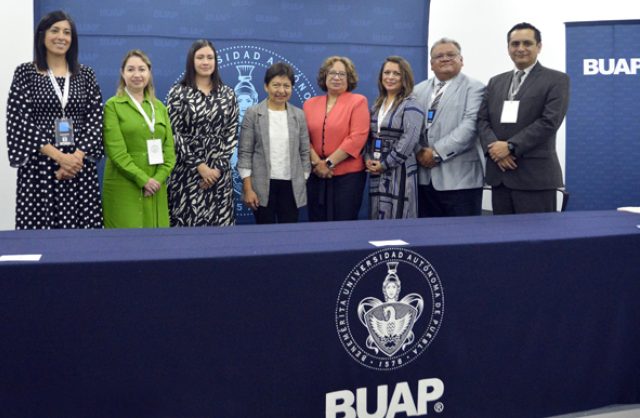 Alumnos de la BUAP accederán a procesos del IEE tras convenio