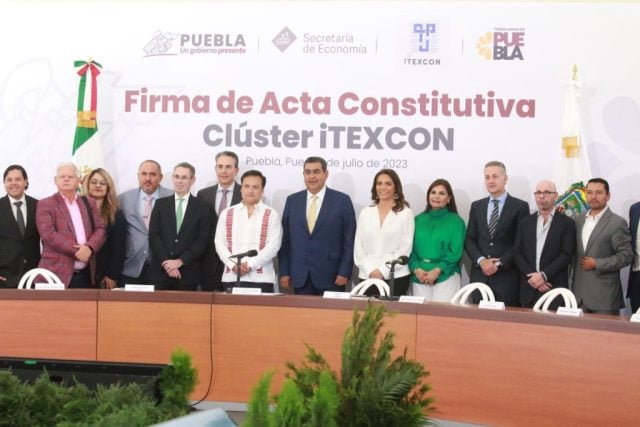 Formalizan clúster textil en Puebla; sector genera 15 mil mdp al año