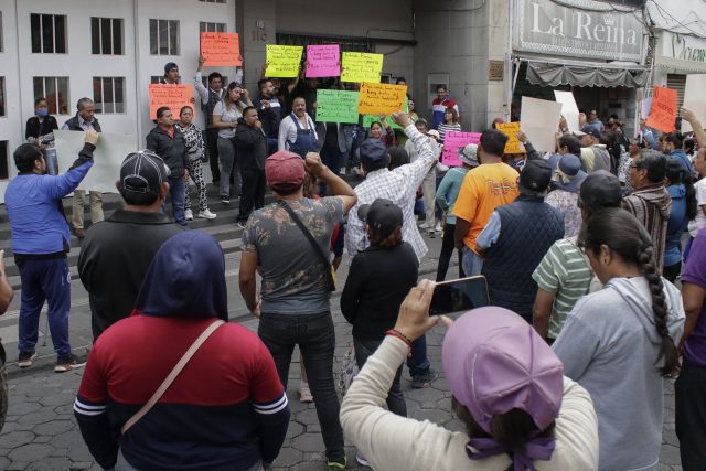 Antorchistas denuncian incumplimiento de acuerdos en mercado Amalucan