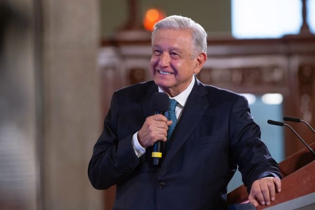 AMLO invita a periodistas independientes y youtubers a Congreso en México