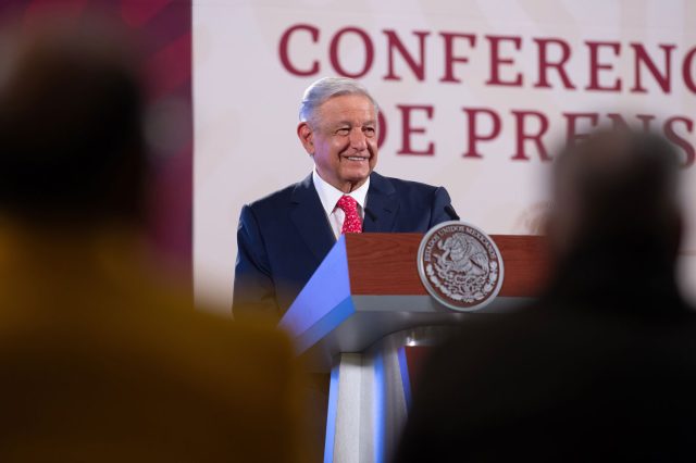 AMLO plantea revisar facultades de INE y Tepjf