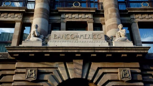 Banxico mejora pronósticos de crecimiento para 2023 y 2024