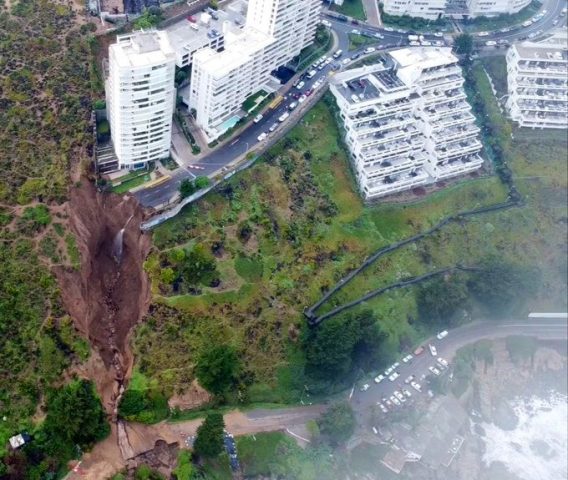 Daños por socavón que tiene a edificio al borde del colapso en Viña del Mar costará más de $1.000 millones