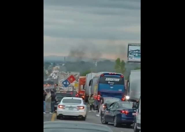 Habitantes de Tlalancaleca bloquean la México-Puebla