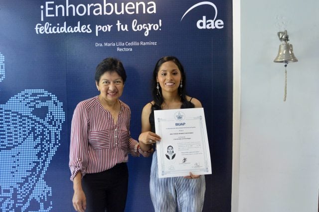 Ana Méndez agradece inclusión de BUAP tras titularse como psicóloga