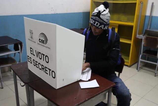 Vigilancia militar y policial marcan jornada de votación en Ecuador