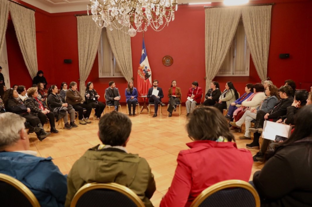 Presidente Gabriel Boric se reunió con dirigentes vecinales de Puente Alto: Plantearon demandas en seguridad, derecho a la ciudad y pensiones