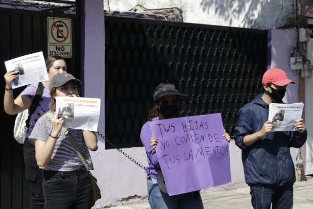 Jóvenes crean colectivo contra deudores alimentarios en Puebla