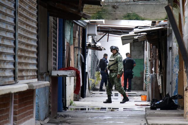 Detienen a cinco en ‘picadero’ de Mercado Independencia