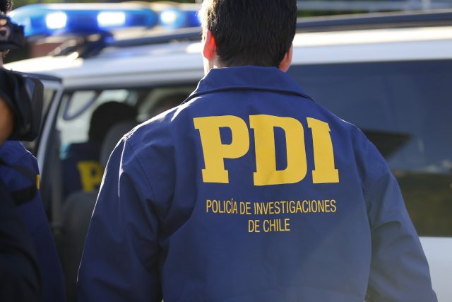 Detenido detective de la PDI por golpear a su pareja en Estación Central: Abrirán sumario administrativo