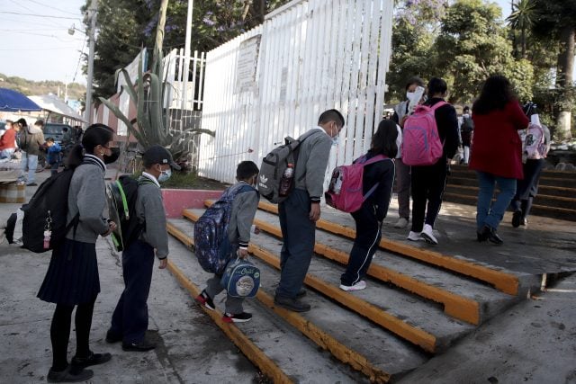 SEP en Puebla espera amparos, pero no quema de libros