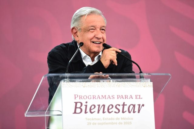 AMLO plantea que pensión para adultos mayores sea mensual o quincenal