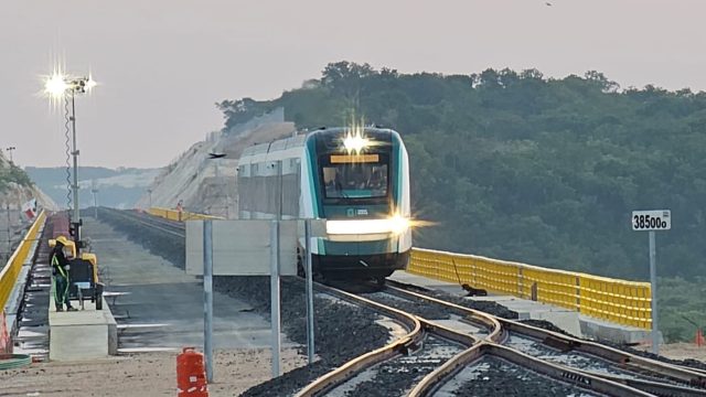 López Obrador estrena Tren Maya en recorrido de supervisión