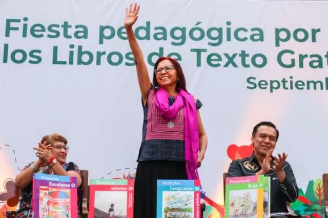 SEP reconoce a maestros que elaboraron los libros de texto gratuitos