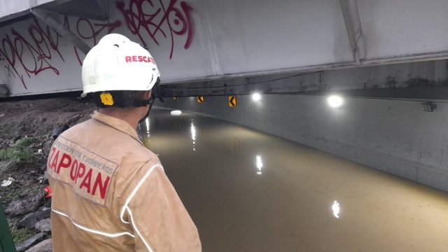 Mueren ahogados en distribuidor vial inundado de Jalisco