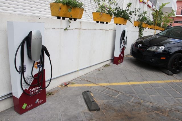 No hay fecha aún para completar instalación de cargadores para autos eléctricos