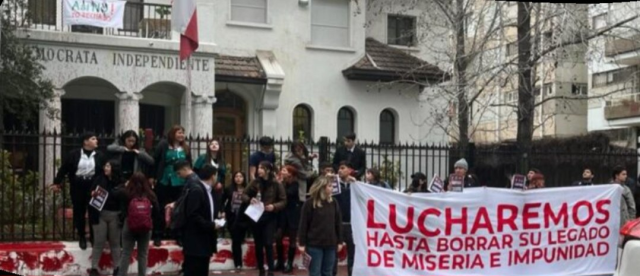 Estudiantes secundarios se toman sede de la UDI: Fueron detenidos por Carabineros