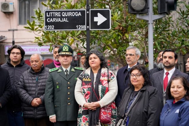 Con emotiva ceremonia realizan cambio de nombre de calle Rosas por el de Littré Quiroga