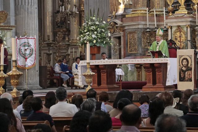 Arzobispo pide orar por joven agredido en la Estrella de Puebla